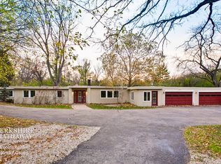 1400 W Everett Rd, Lake Forest, IL 60045