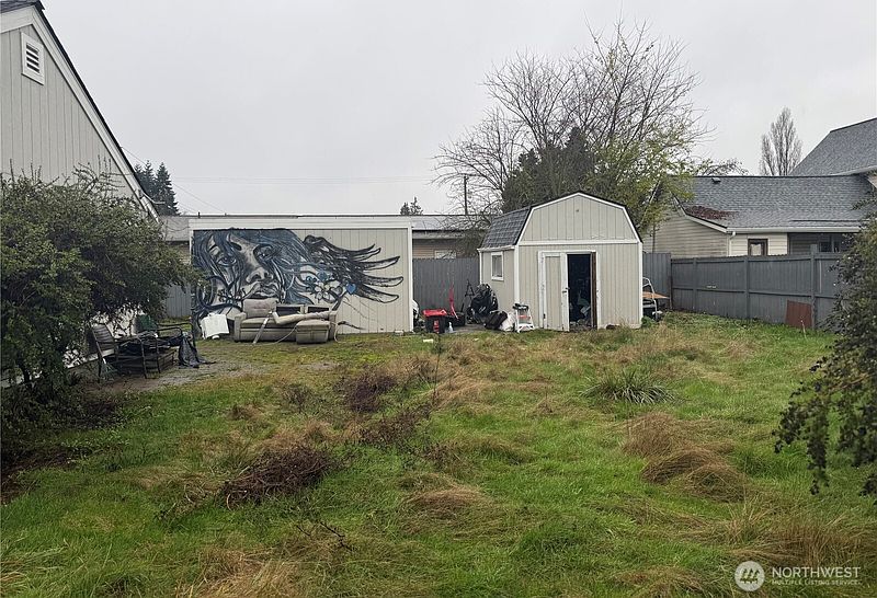4th image of 509 E 65th Street