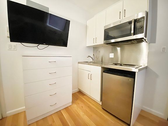 5th image of 340 Amsterdam Ave #404