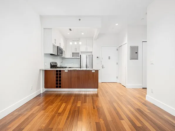 4118 27th St #8A, Long Island City, NY 11101