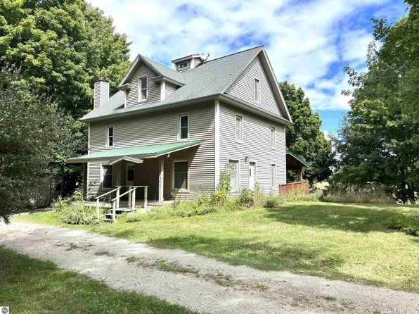 1660 W Wing Rd, Mount Pleasant, MI 48858