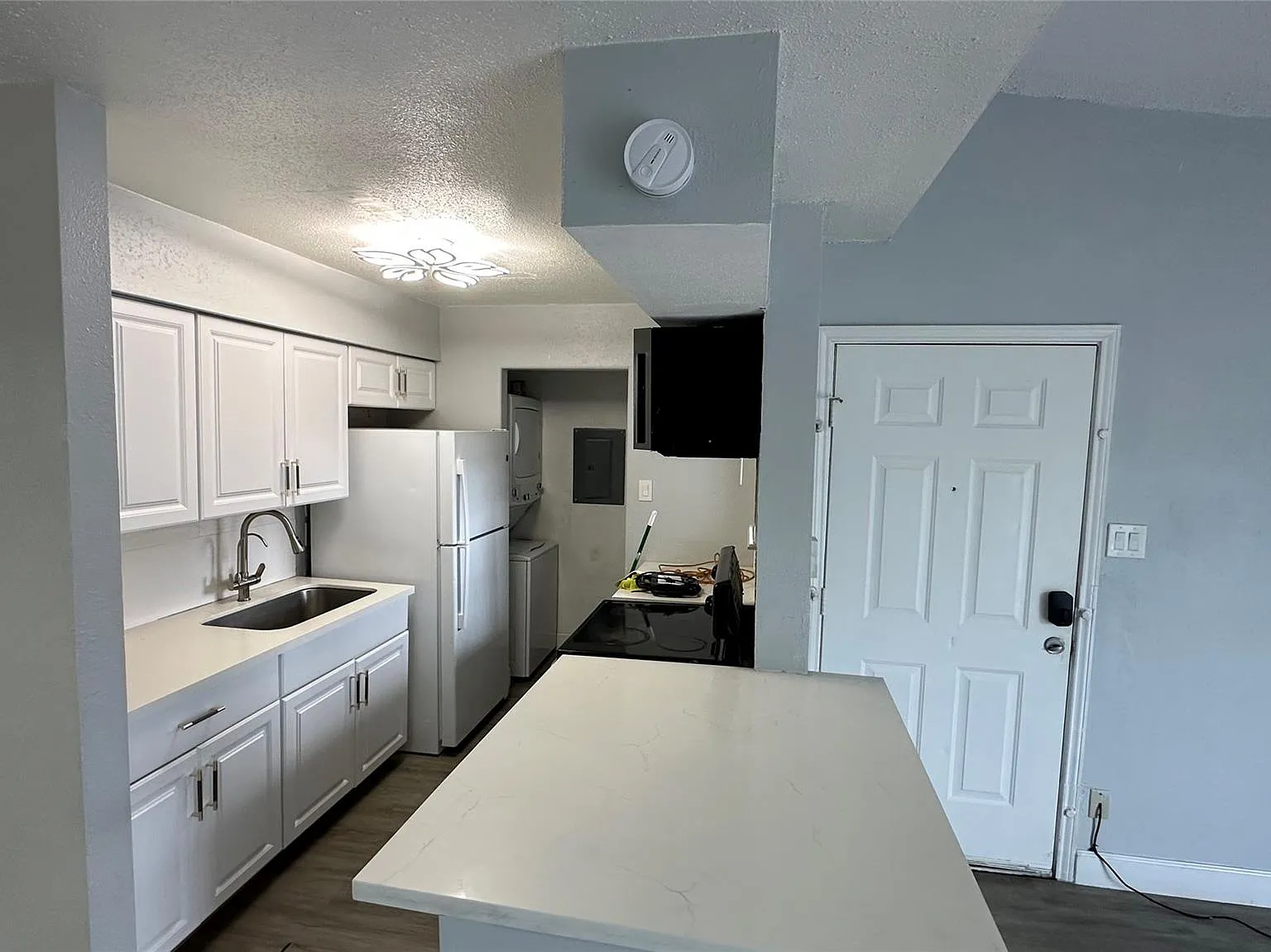 1 bed, 1.0 bath, 651 sqft, $1,200 — Photo 2