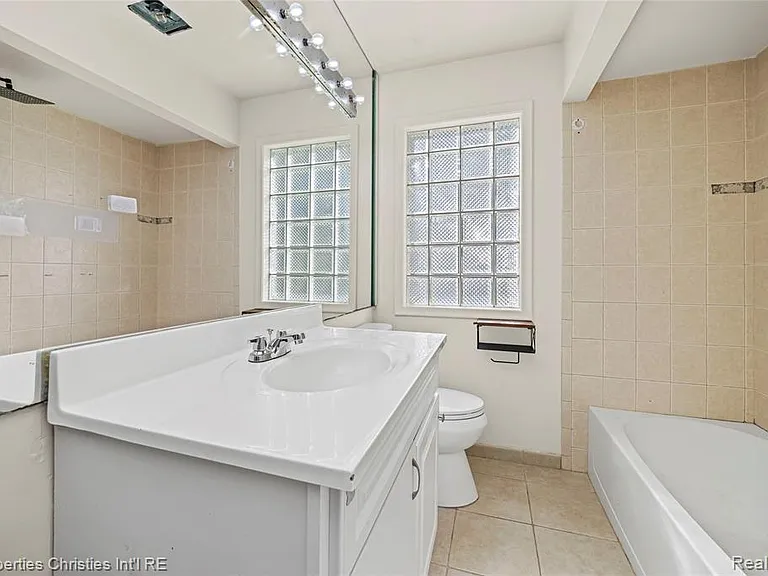 6550 Inkster Rd — Photo 25