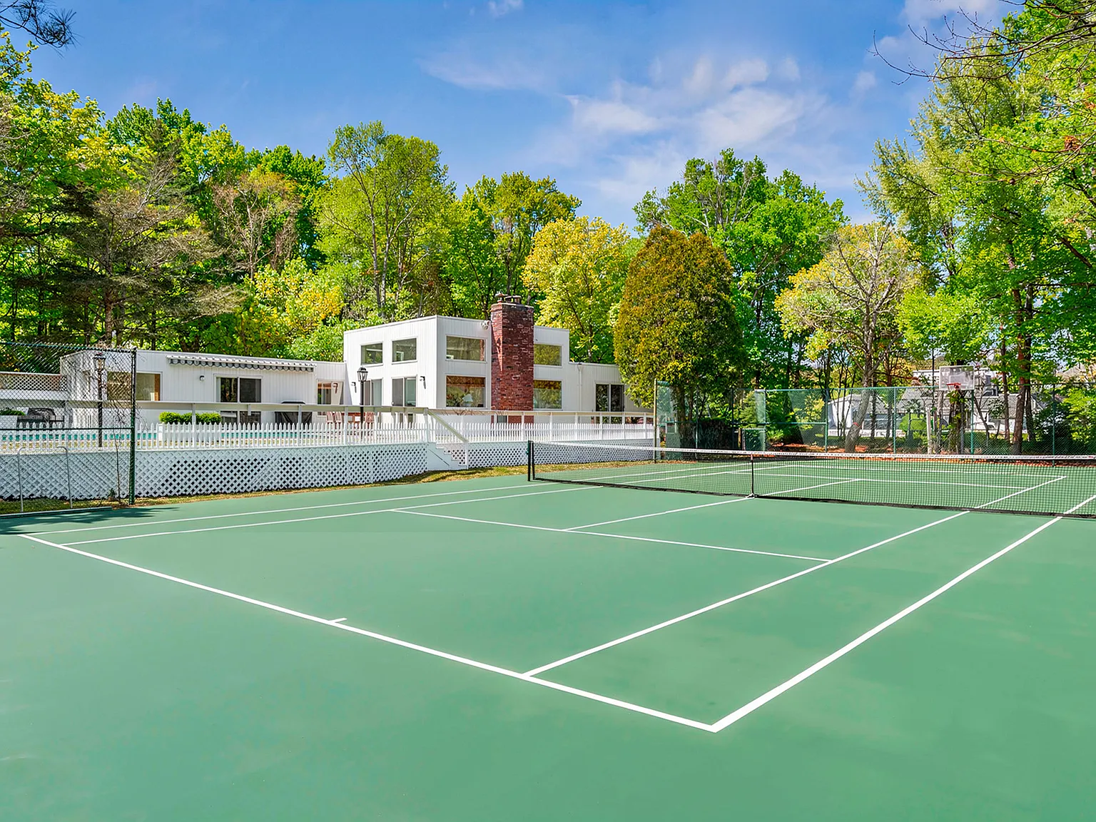 Chic Quogue Summer Getaway With Pool and Tennis — Photo 1