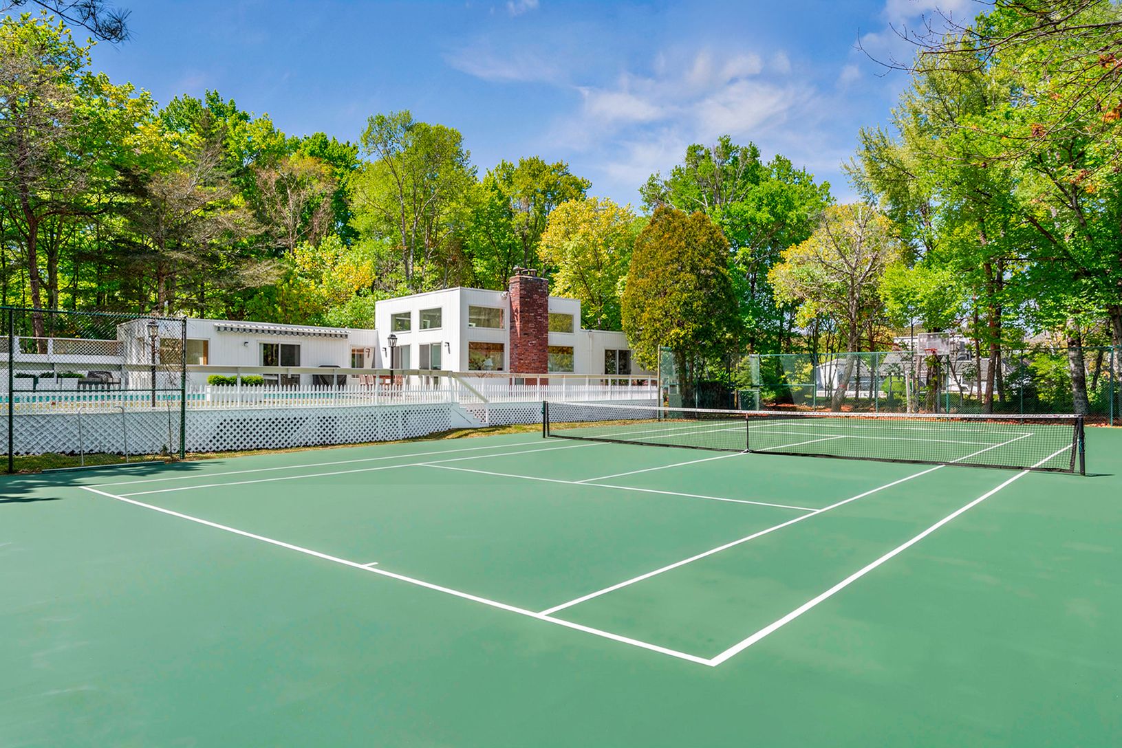  Quogue Resort Style getaway with Pool and Tennis 