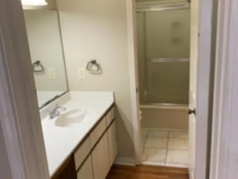 2703 Rue Saint Martin #B — Photo 8