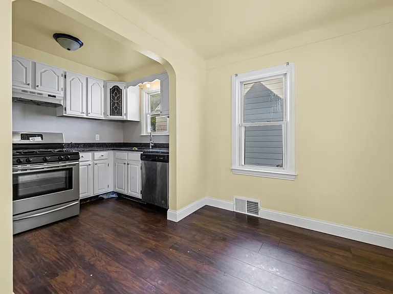 20220 Kenosha St — Photo 3