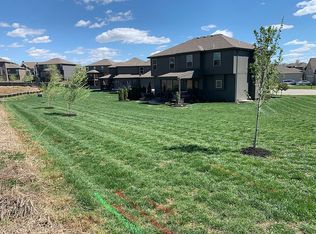 9709 N Oxford Ct, Kansas City, MO 64157