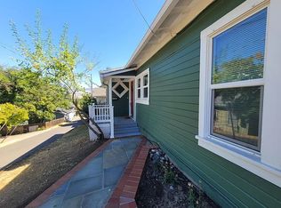 12 Beach Ave, Ashland, OR 97520