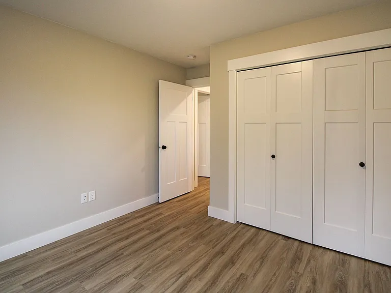 3221 & 3223 Pheasant Ave SE — Photo 21