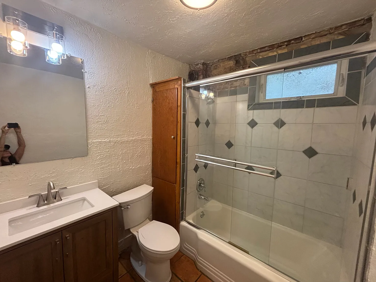 3 bed, 1150 sqft, $2,200 — Photo 3