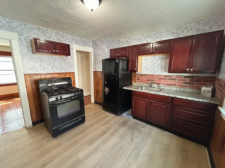 252 Dartmouth Ave #1 — Photo 3