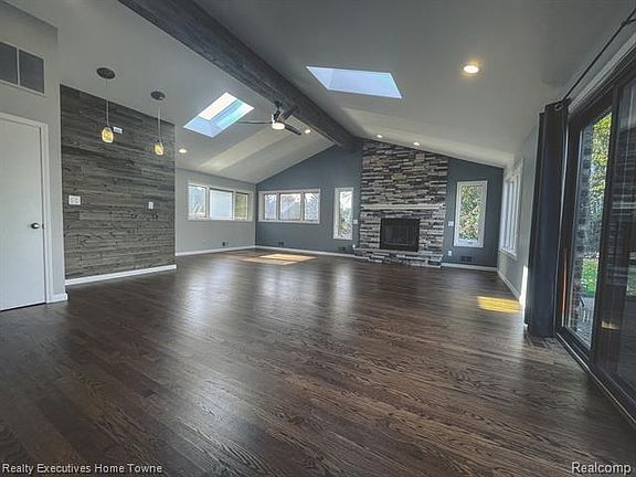 4th image of 40337 Republic Dr