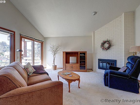 3rd image of 14819 NE Sacramento St Unit 105