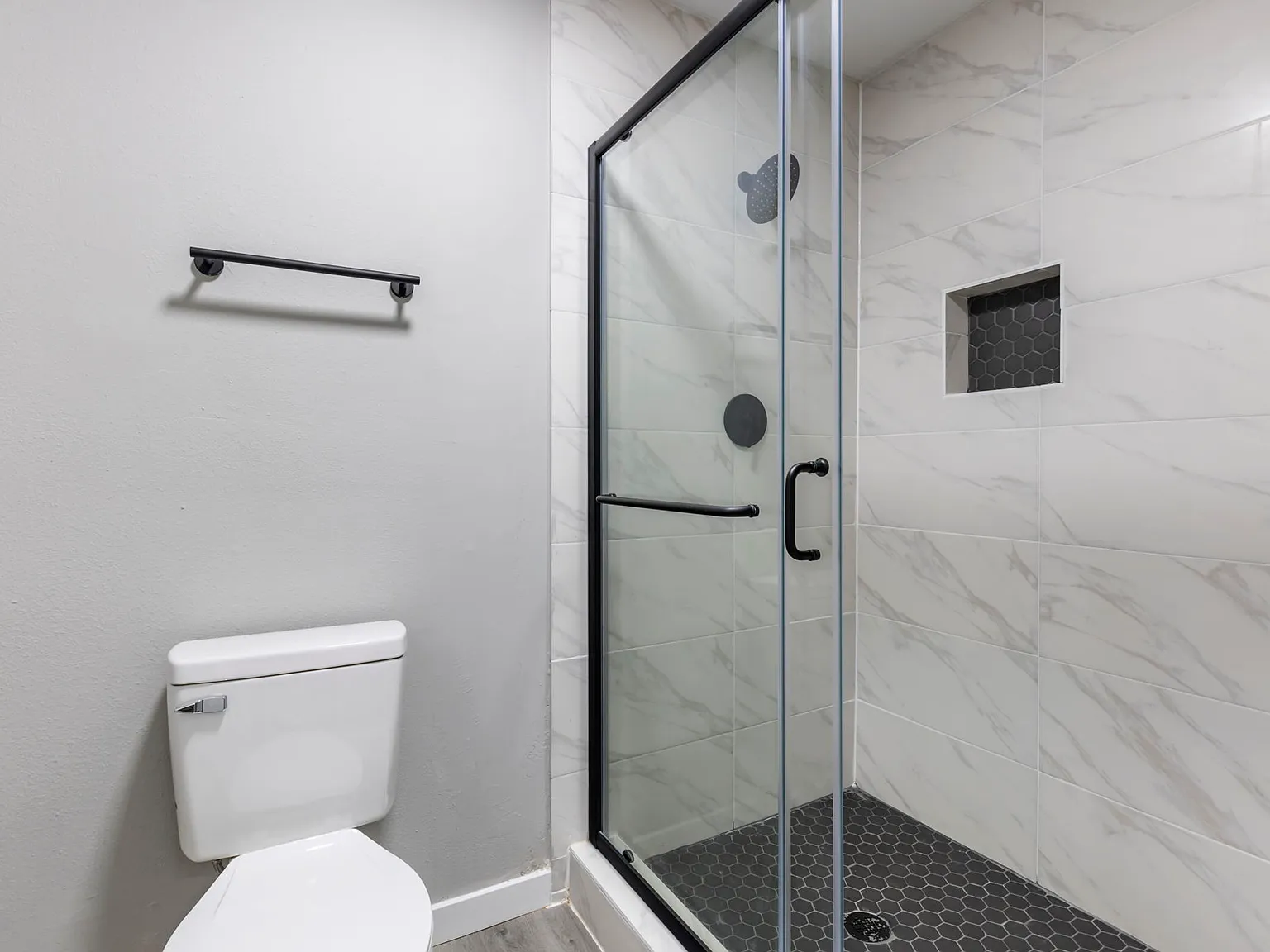 3 bed, 2.5 bath, 2304 sqft, $2,500 — Photo 4