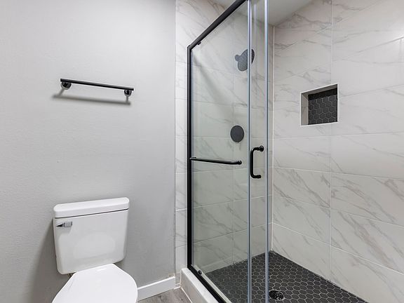 4th image of 2226 Nantucket Dr Unit A