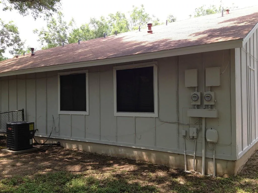 3 bed, 2.0 bath, 910 sqft, $1,750 — Photo 2