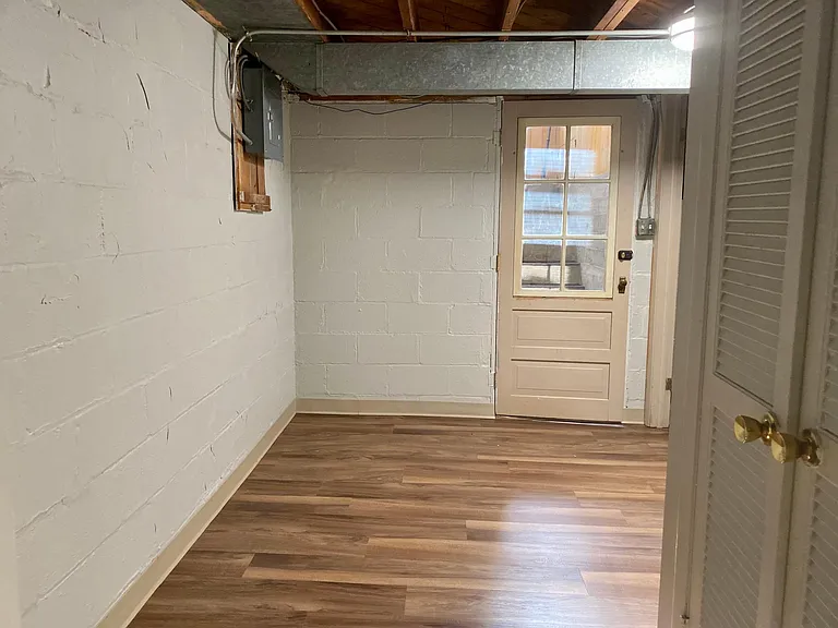 1015 N Main St — Photo 12