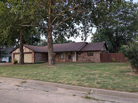 Front yard, West side