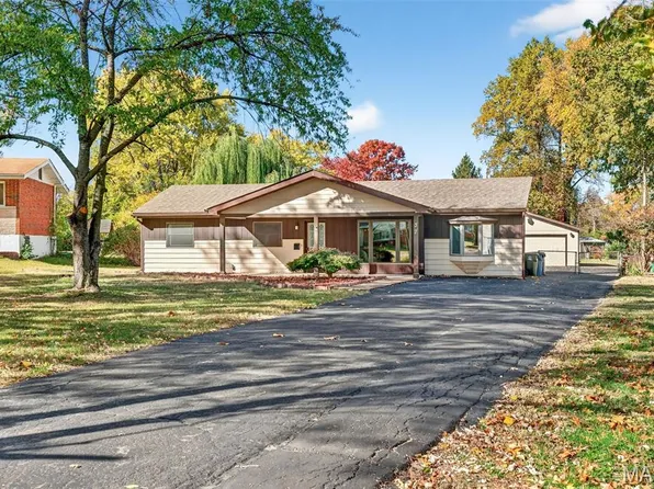 37 Airshire Pl, Hazelwood, MO 63042