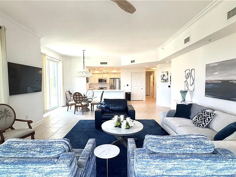 2738 Tiburon Blvd E #B405 — Photo 4