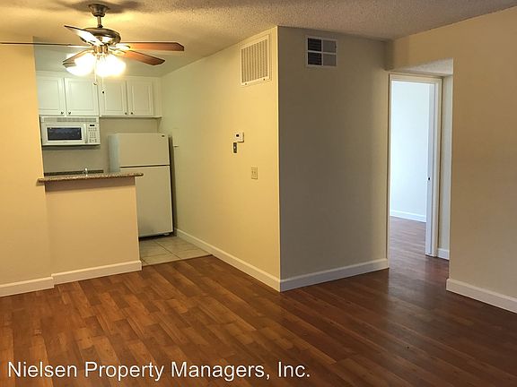 3rd image of 3008 E St APT 03