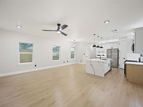 4th image of 8013 Moon Beam St #B