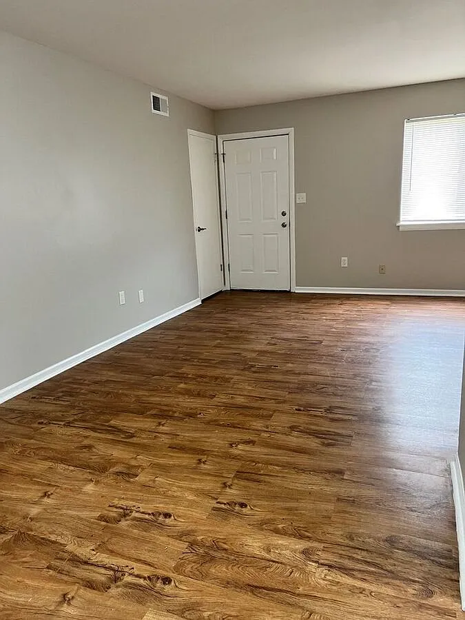 Charming Two-Bedroom Two-Bathroom Apartment in Prime Chesterton Location! — Photo 3
