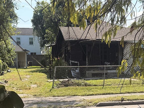 2nd image of 3812 Yale St