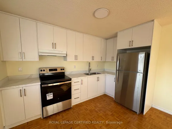 2 Kingsplate Cres Floor 2, Toronto, ON M9W 6X6