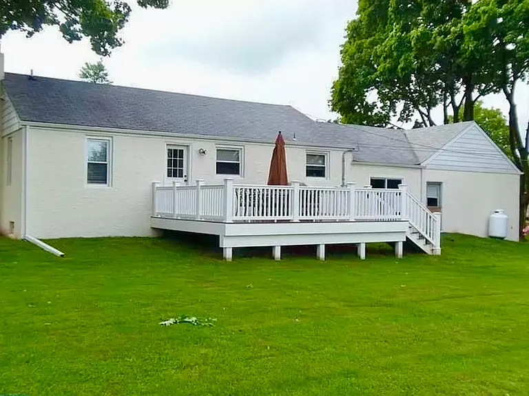 132 S Eastview Ave — Photo 24