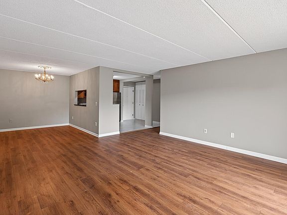 3rd image of 10501 Cedar Lake Rd APT 318
