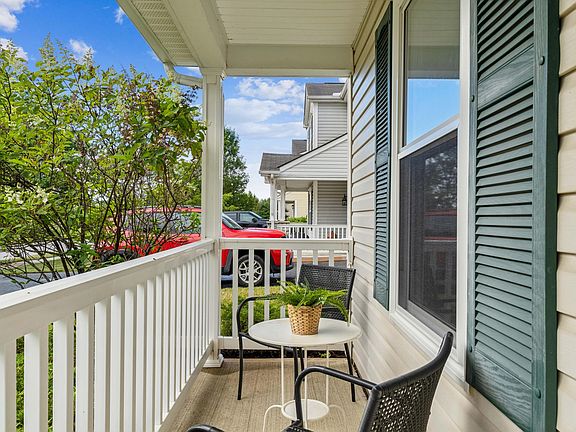 3rd image of 1287 Cloverview St