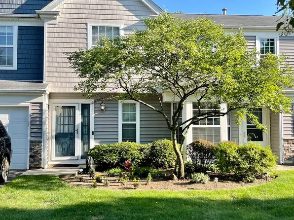 1637 College Green Dr #0, Elgin, IL 60123