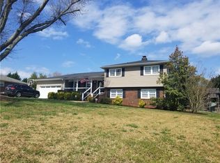 202 Fieldcrest Dr, Anderson, SC 29625