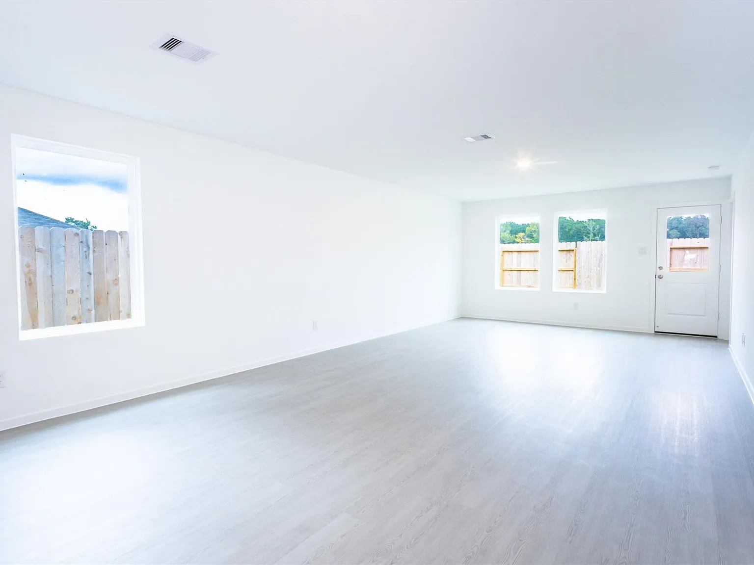 4 bed, 2.0 bath, 1600 sqft, $1,995 — Photo 3