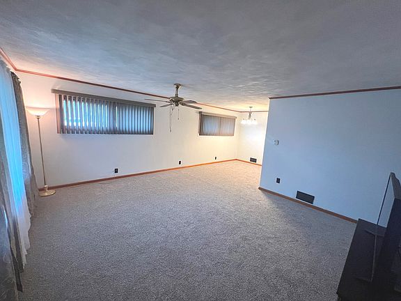 3rd image of 431 Clay St