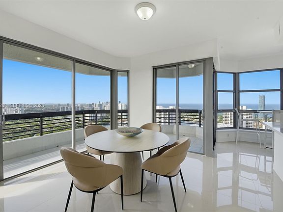 5th image of 3500 Mystic Pointe Dr #Penthouse 5