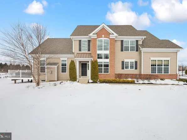 625 Tournament Dr, Moorestown, NJ 08057