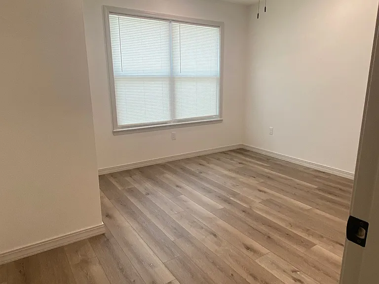 416 E G St #B — Photo 13