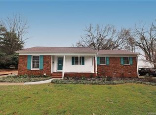 517 Holiday Rd, Gastonia, NC 28054