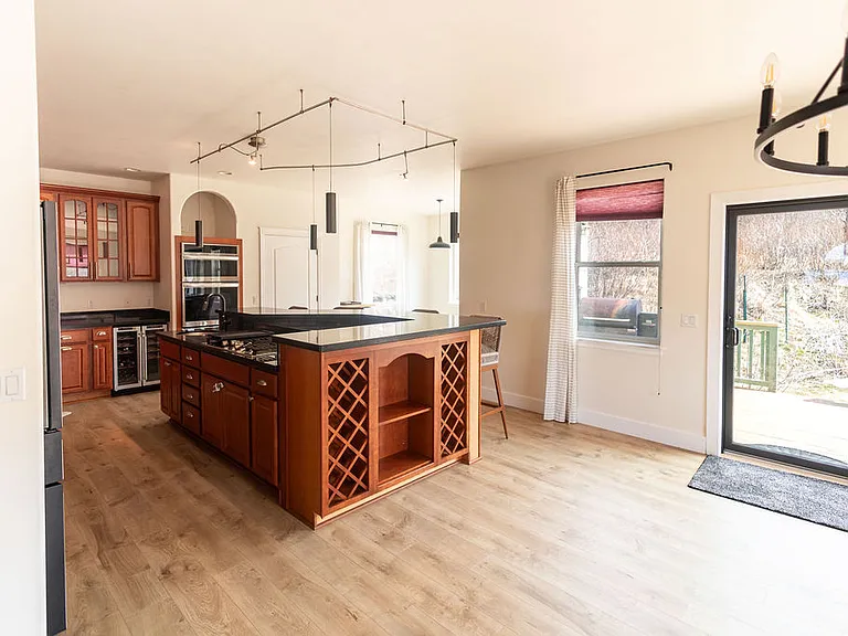 13431 Canyon Rd — Photo 24