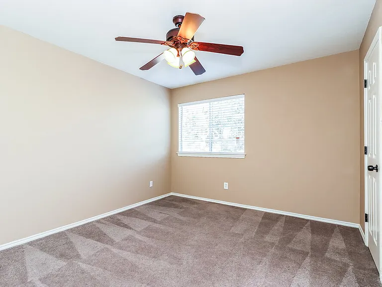 941 Azalia Dr — Photo 11