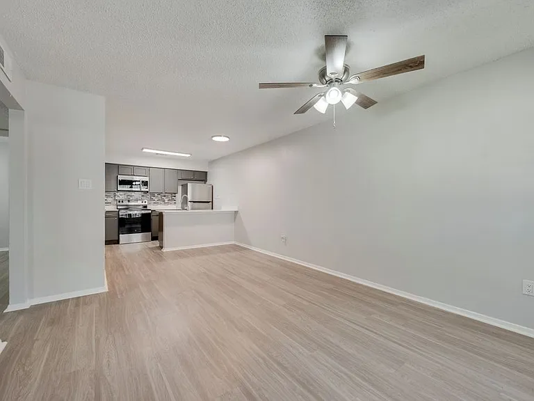 1200 Pecan Square Dr #8 — Photo 13
