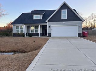 15 Cardinal Dr, Parkton, NC 28371