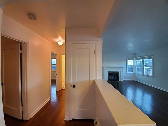 3rd image of 125 W 39th Ave