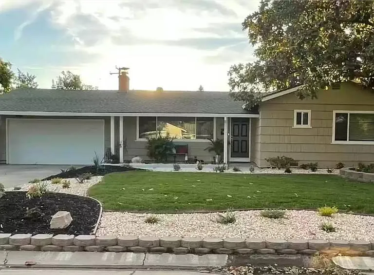 2025 Flowers St — Photo 1