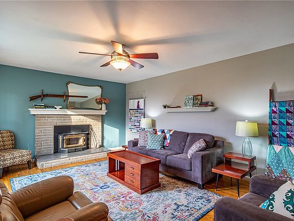 3rd image of 4761 Peach Tree Ct