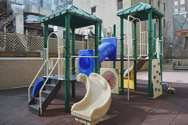 Rented by Marc V Porzecanski, LREB | media 12