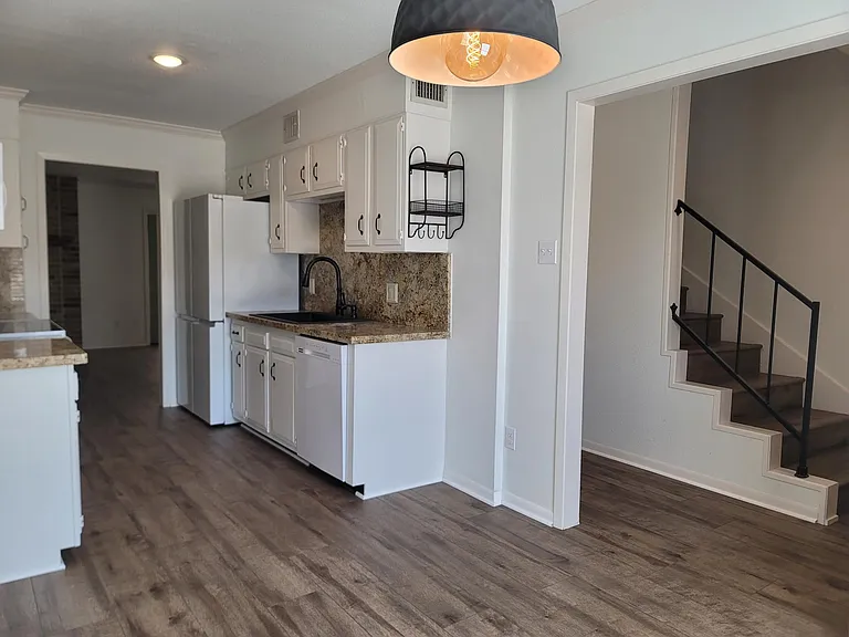 1005 Park Meadow Dr — Photo 9